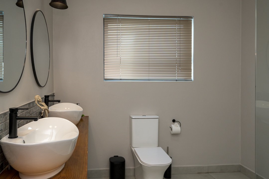 9 Bedroom Property for Sale in Westcliff Western Cape